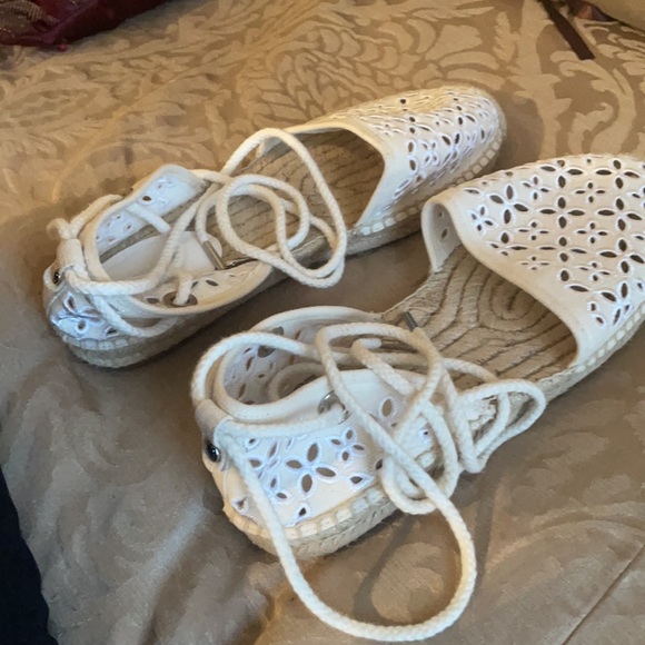 Michael Kors Lace up canvas shoes - Picture 3 of 4